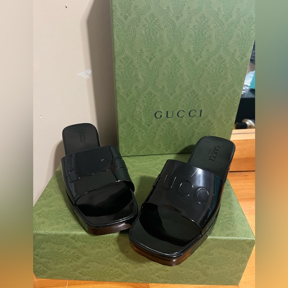 GUCCI NEW Slip on Rubber Sandals size 37